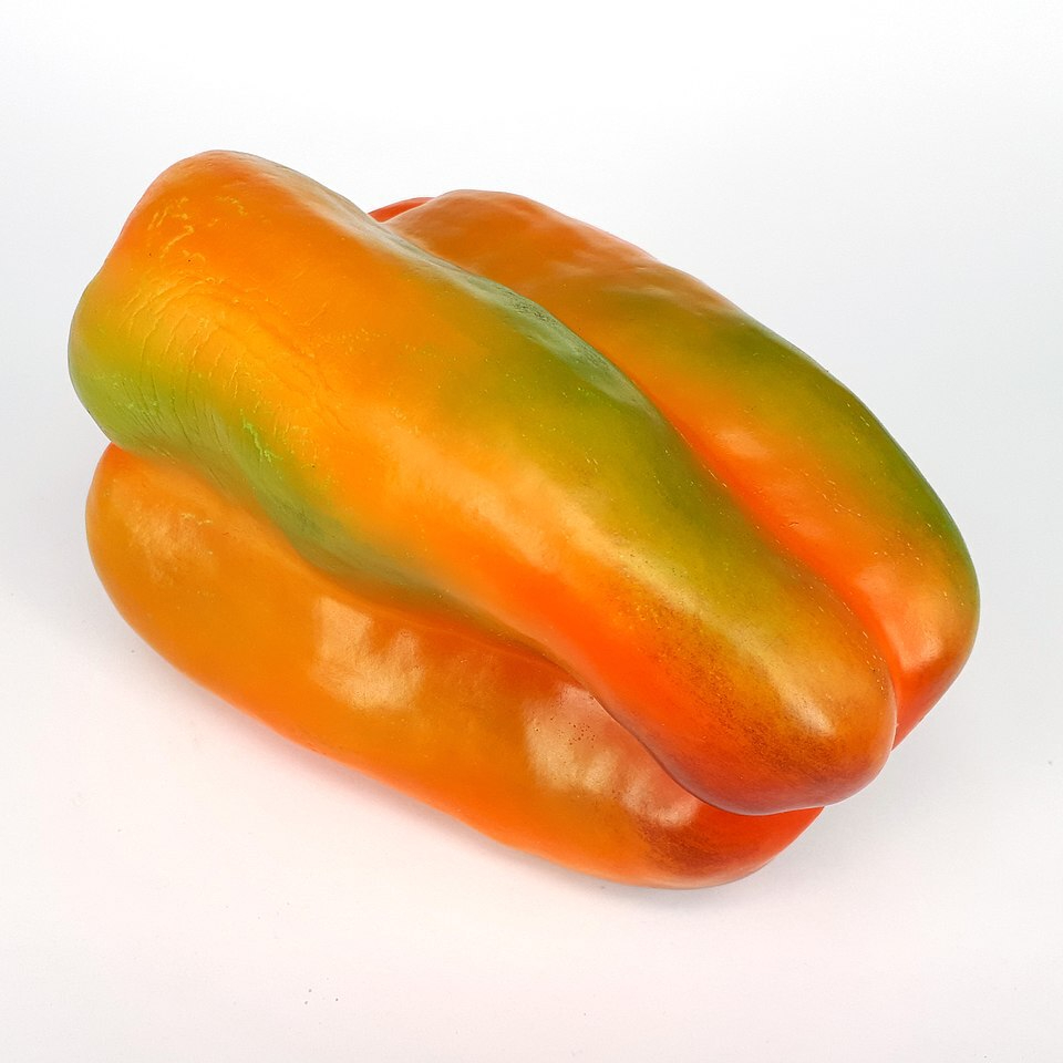 1280px-Green-orange-yellow_bell_pepper_2017_A-resized.jpg