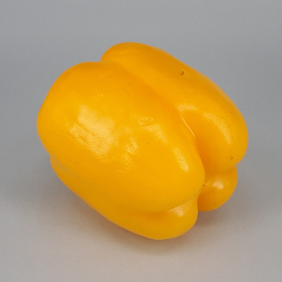 1280px-Yellow_bell_pepper_2017_A3-resized.jpg