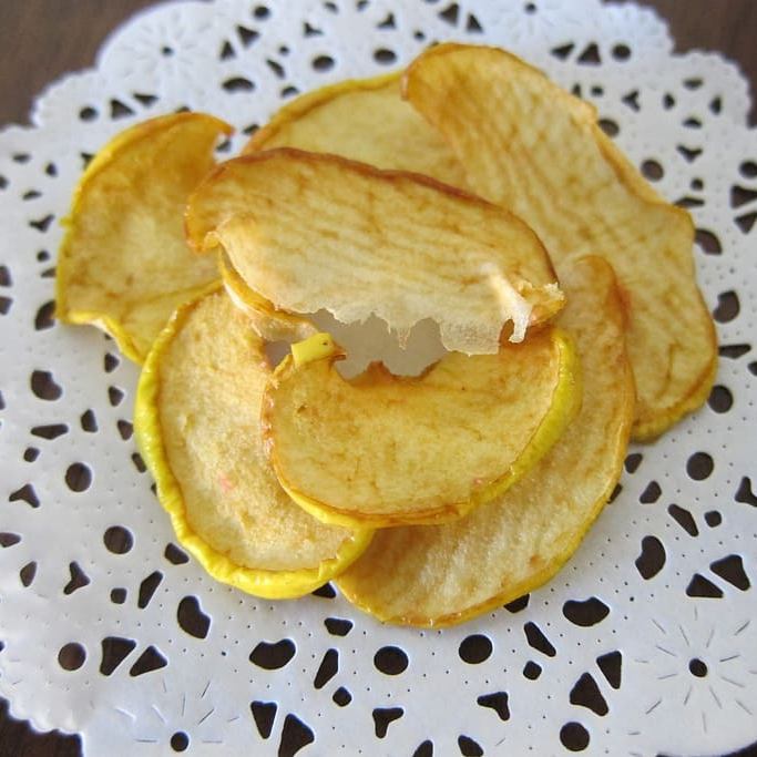 apple-chips-dehydrated-fruit-raw-food-fruit-healthy-vegetarian-resized.jpg